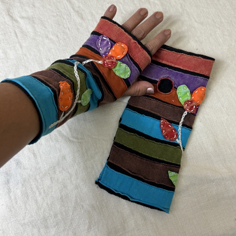 NWT Rising International Fingerless Gloves Wrist Warmers Texting Floral Hippie